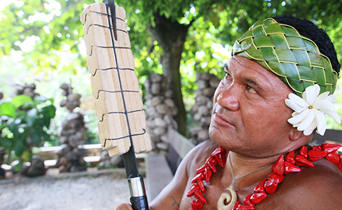 Kap Te'o-Tafiti and his Samoan fire knife