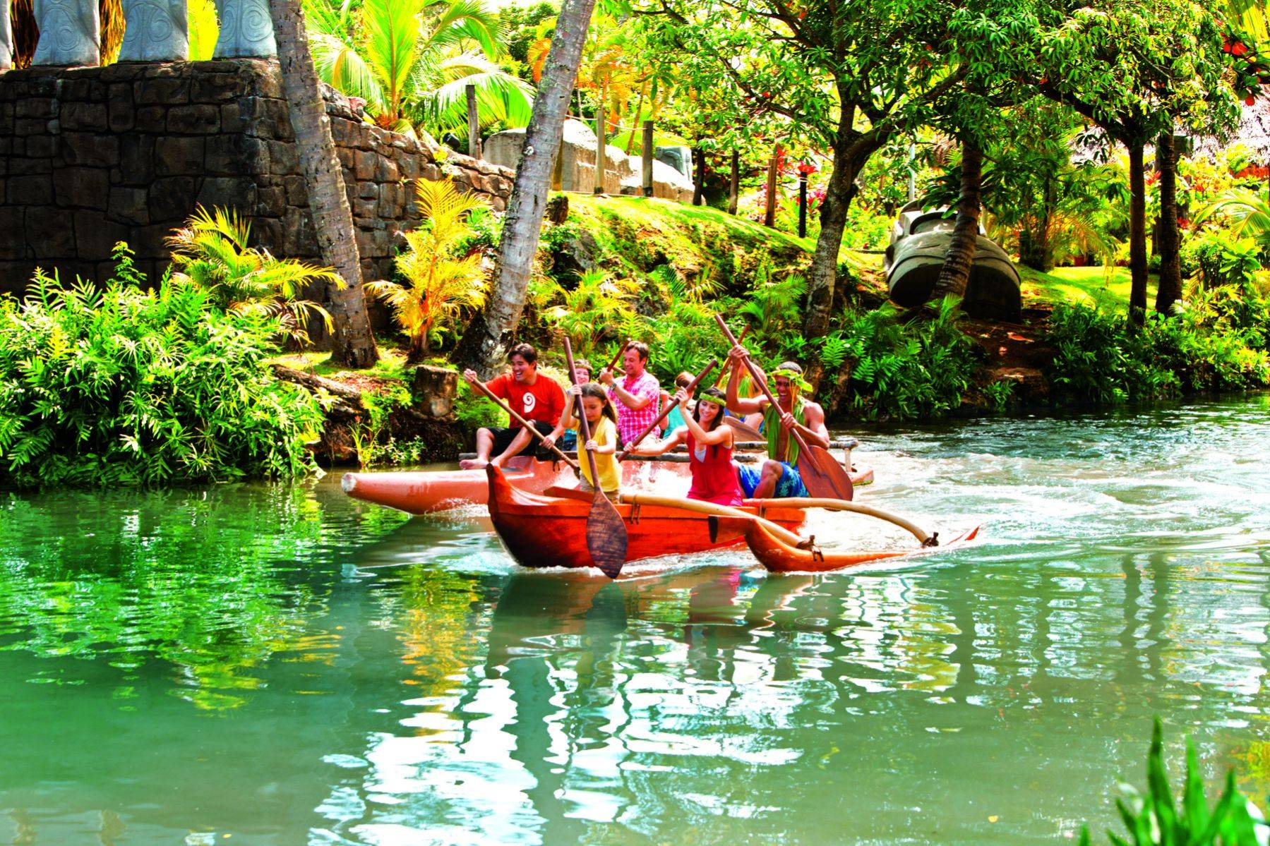 Picture of guests paddling a canoe at The Polynesian Cultural Center