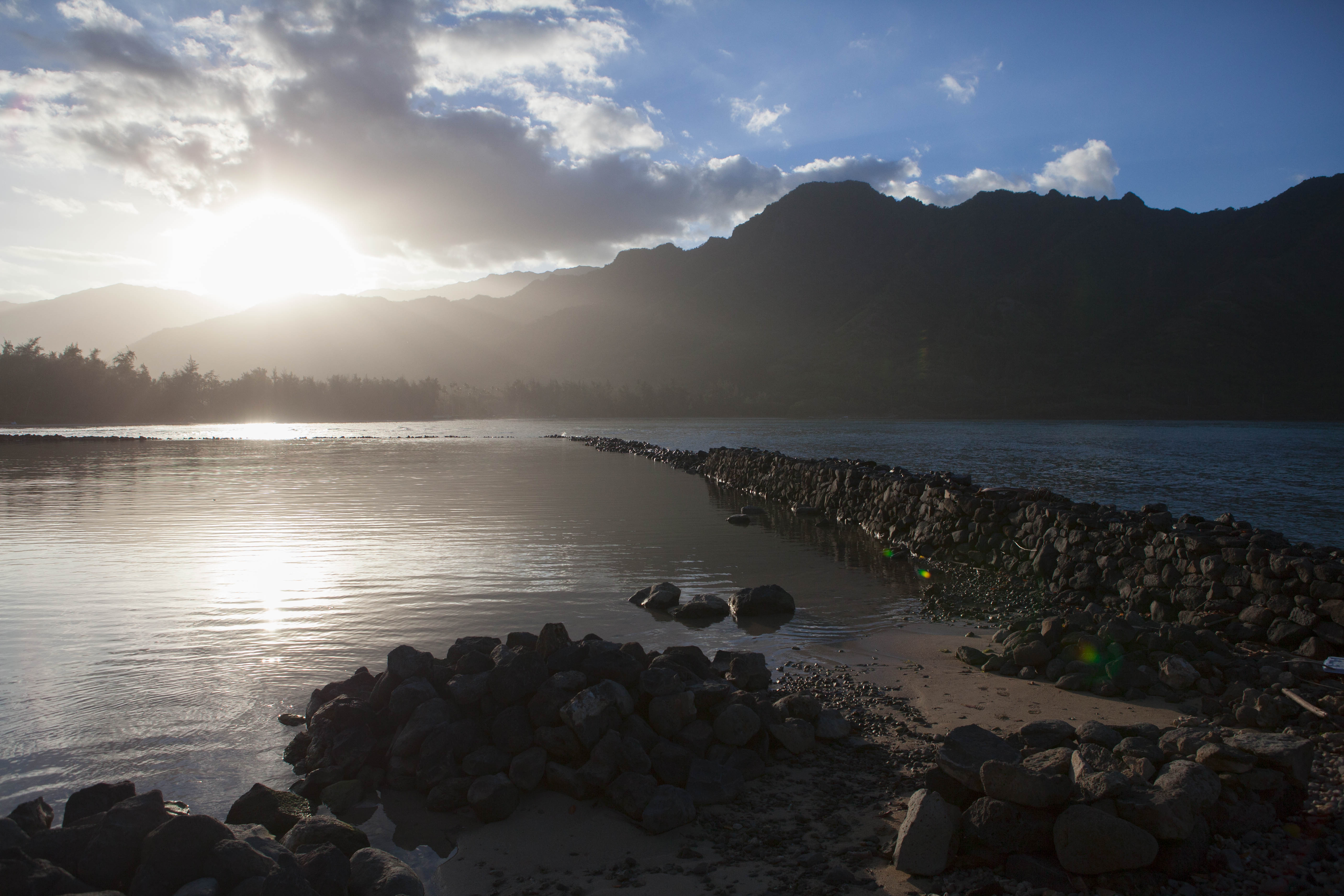 Huilua Fishpond in Kahana Bay: Explore the beauty and history of ancient Hawaii fishing practices