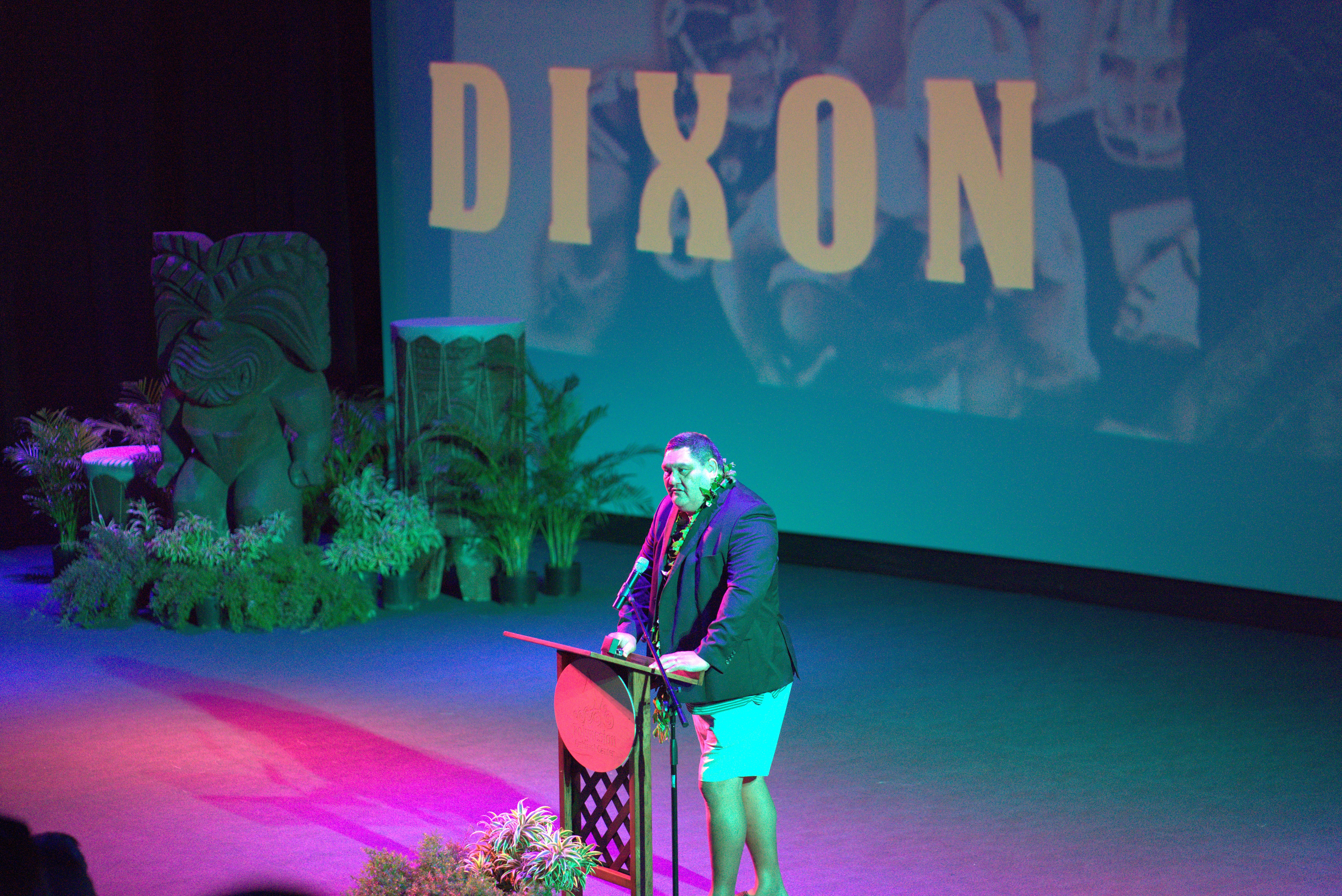 Photo of David Dixon speaking at the 2019 Polynesian Football Hall of Fame induction ceremony