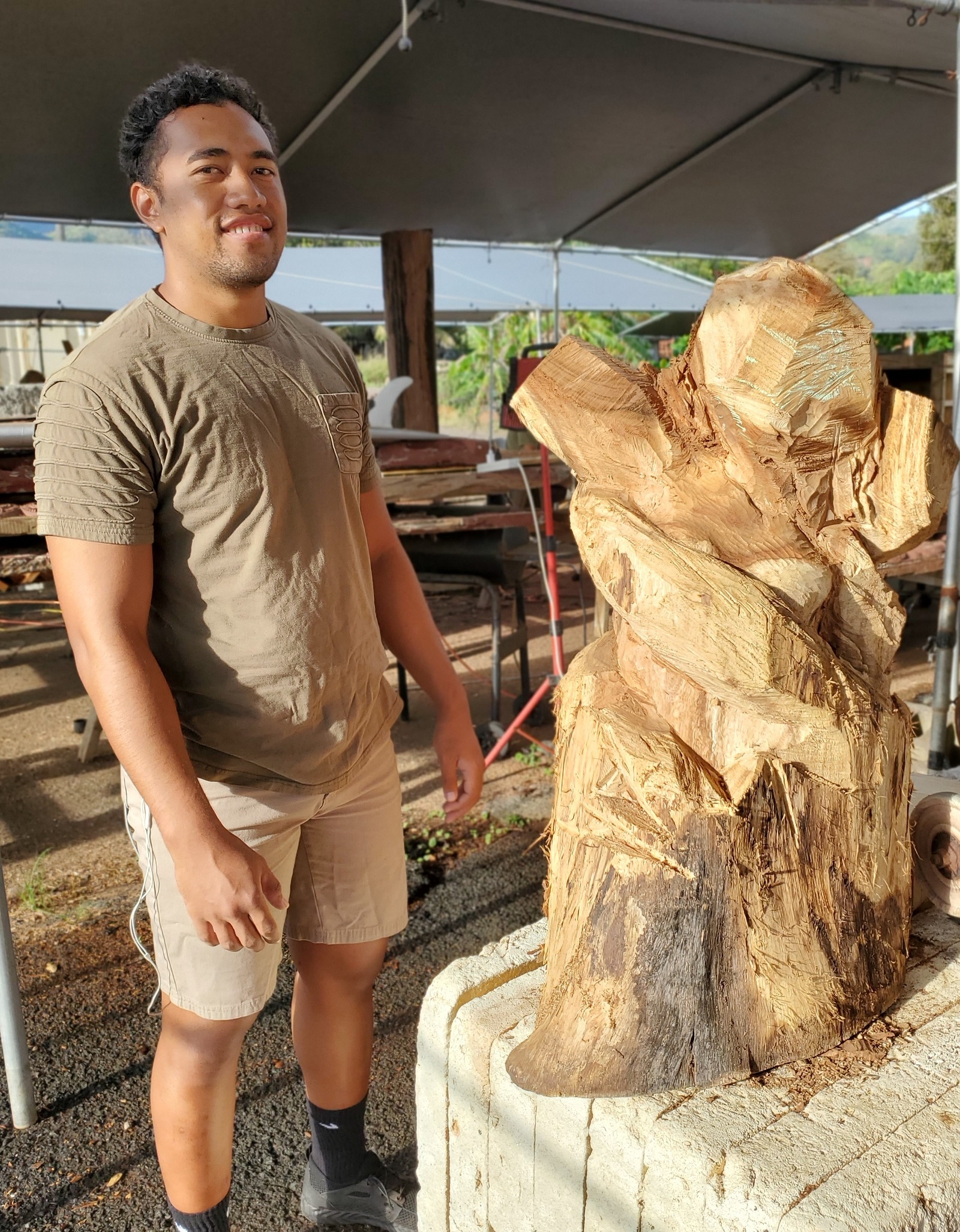 image of student carver, Sione Halahingano,and an artistic interpretation of Sina from Polynesian folklore