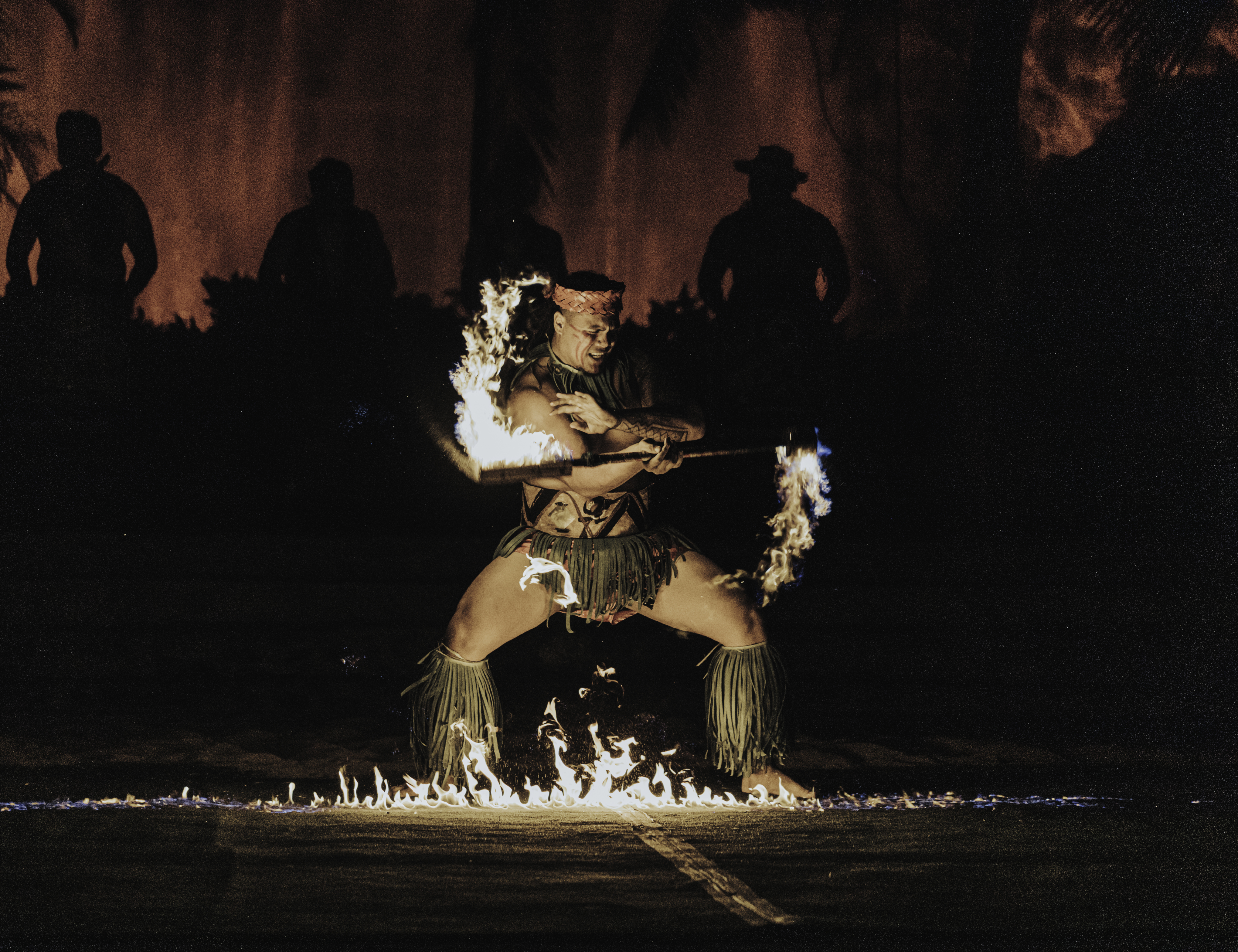 Hale Motu’apuaka performing a Fireknife Dance