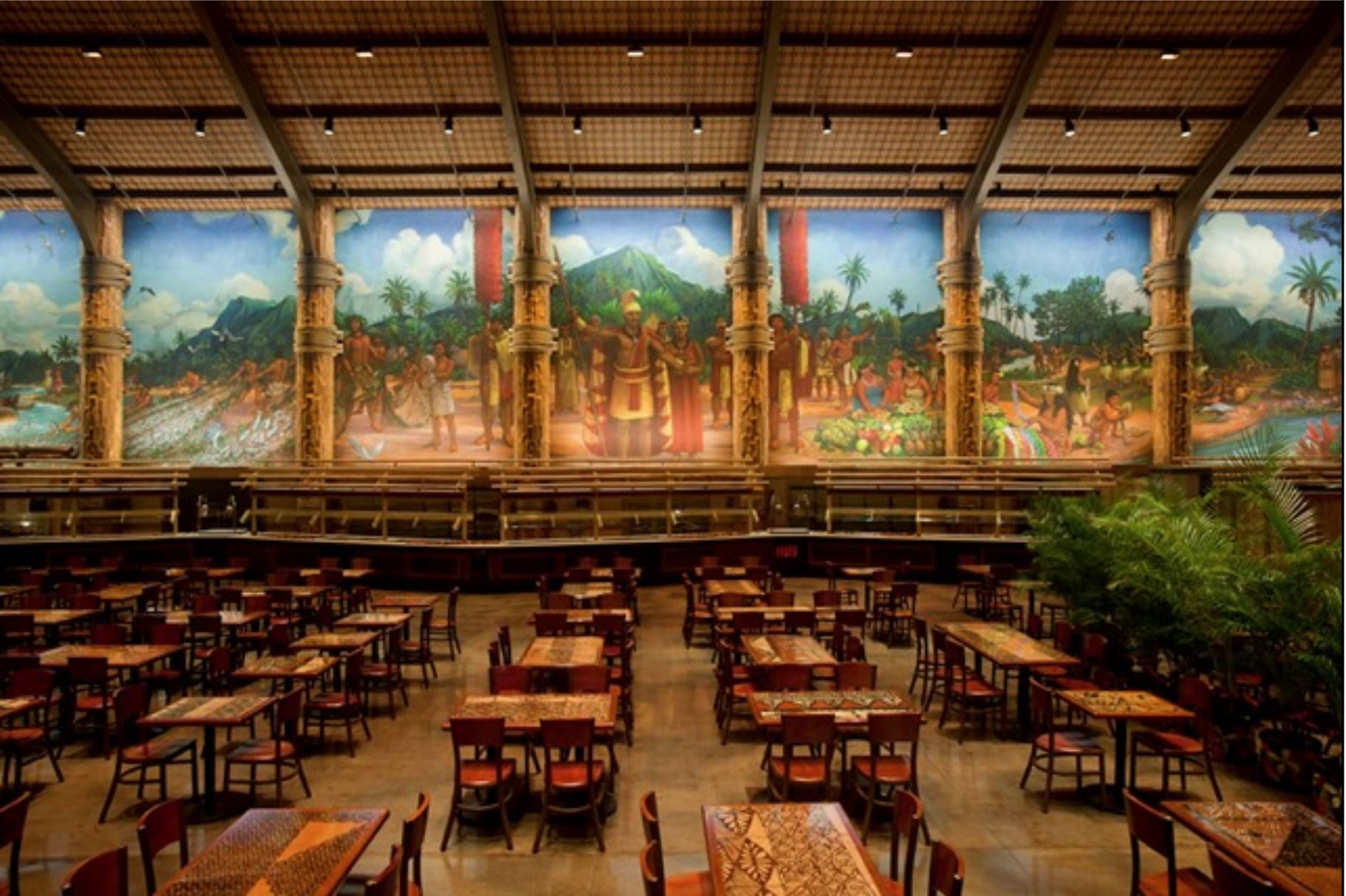 Image of the 360 degree mural in the Gateway Dining facility at the Polynesian Cultural Center that depicts the welcoming of guests to a great Hawaiian luau with the center figure of King Kamehameha