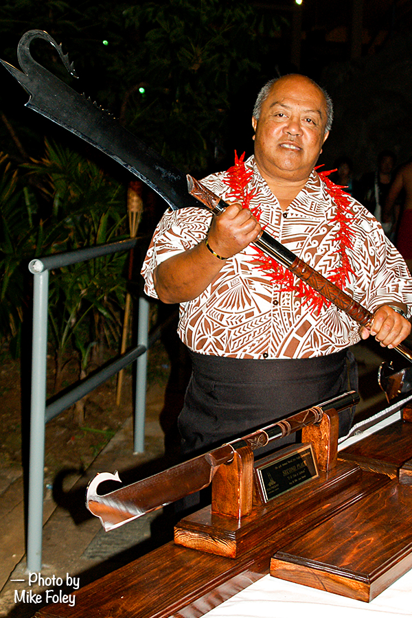 Photo of Pulefano Galeai displaying the one of the ailao afi prizes for the World Fireknife Championships