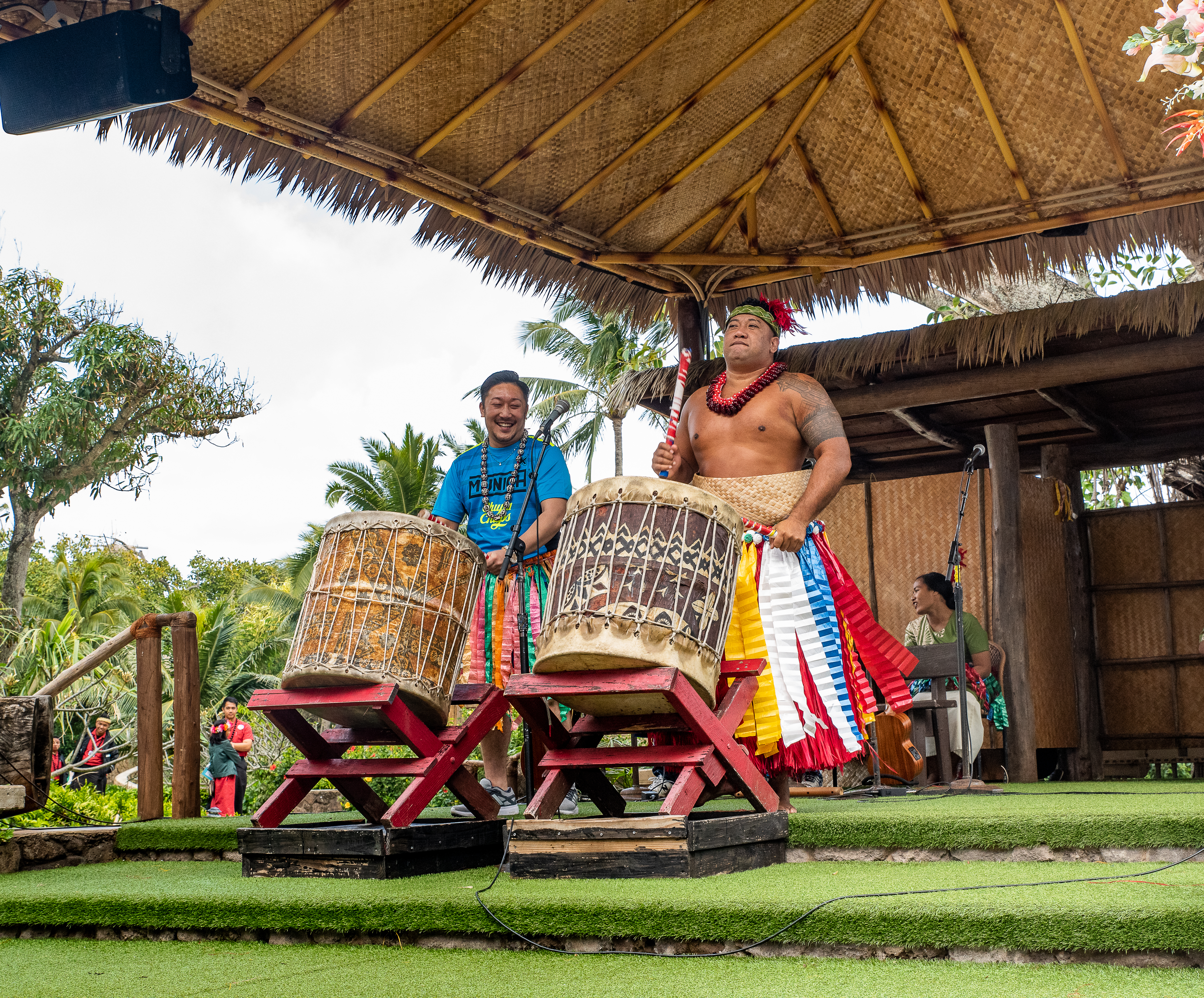 image of performer and guests at the Tonga Village performance at the Polynesian Cultural Center