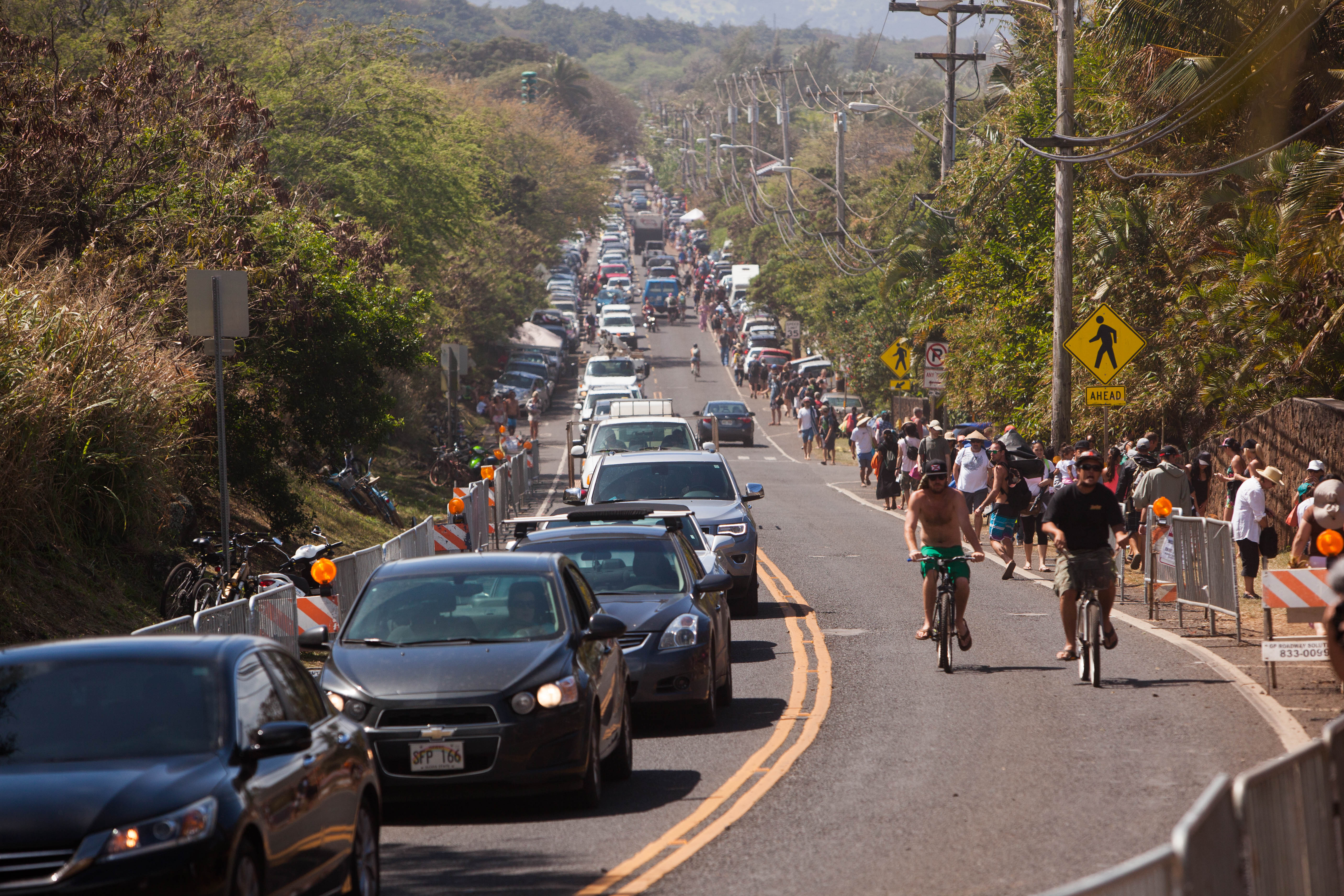 photo of traffic jam at Waimea, Kamehameha Highway on the North Shore of Oahu