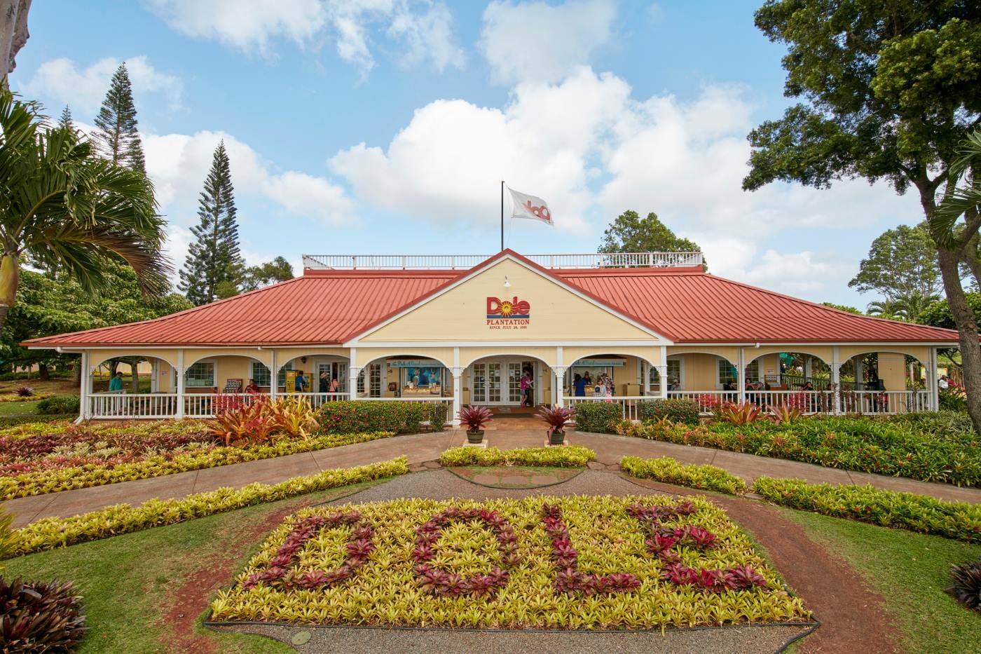 Photo of Dole Plantation front entrance. One of the 5 things to do with your children. 