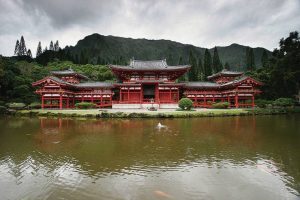 Image of the Byodo-In Temple, cultural experiences to engage in on O'ahu.