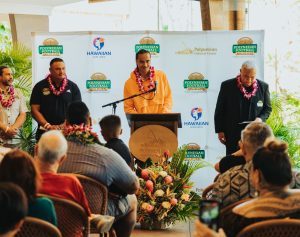 image of Nico Lamleava giving a speech at the 2023 Polynesian Football Hall of Fame