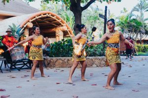 photo of the Galea'i daughters performing fireknife at the 2023 Polynesian Football Hall of Fame 