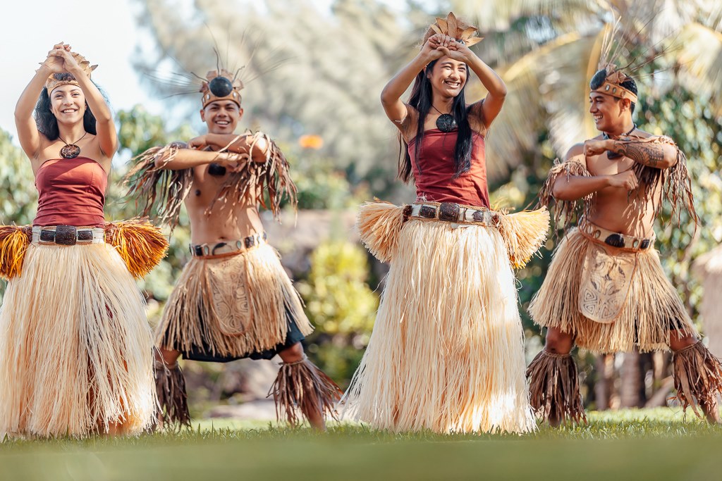 Tahitian performers